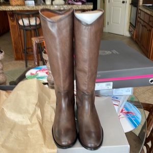 Frye boots never tried on